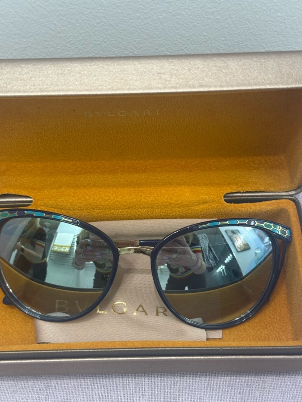 Bulgari Serpenti Cat Eyes Sunglasses with
blue color mirror lenses in EUC case - Picture 4 of 11